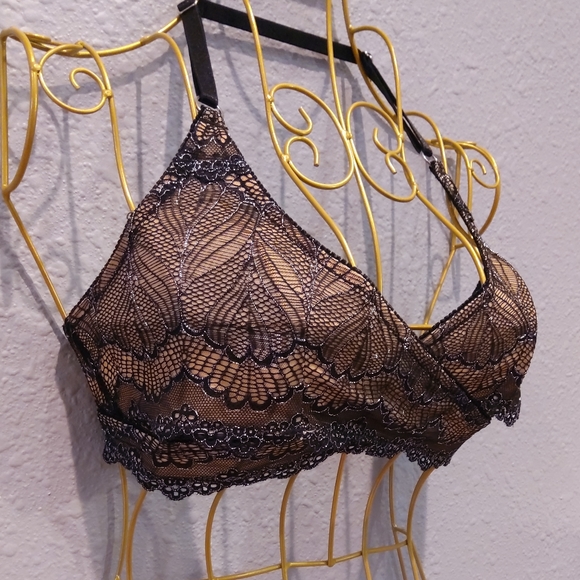 Madalynne x Out From Under Lace Crisscross Halter Bralette Bra NWOT - Picture 5 of 13